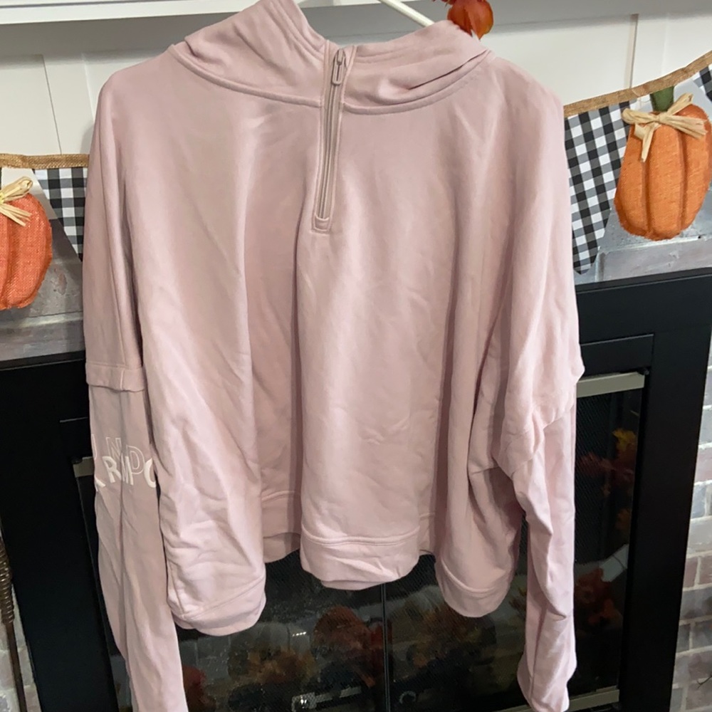 Like new light pink Under Armor sweatshirt